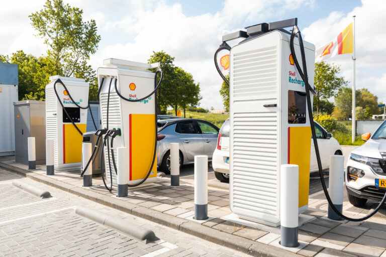 Shell Recharge Kampen, Van Staveen Geeft energie. Snellaadpaal kampen