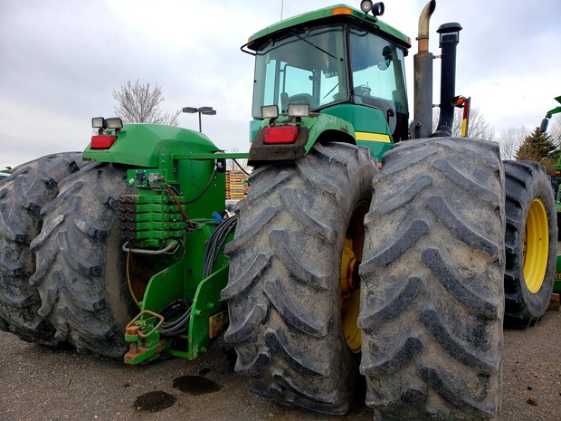 Het belang van de juiste banden voor je landbouwmachines