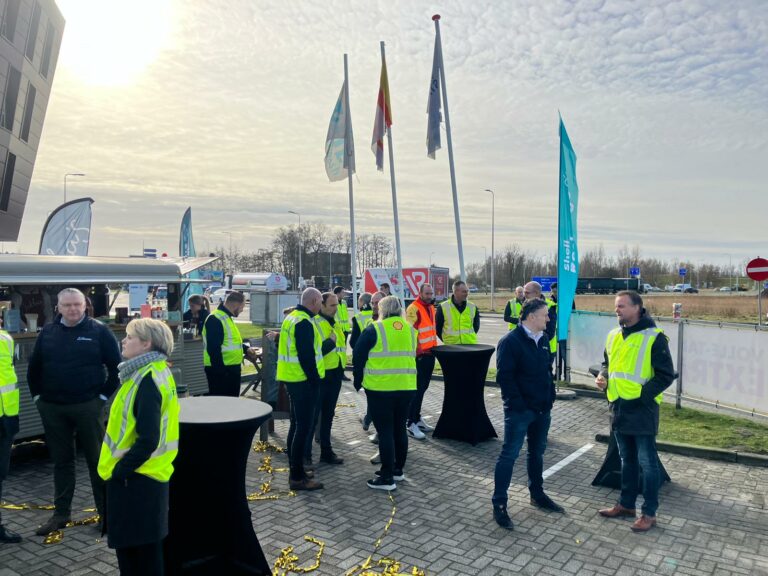 150kwh laadpalen Kampen, Van Staveren opening