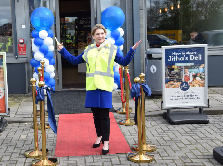 Jitha van Staveren opent Jitha's Deli Almere